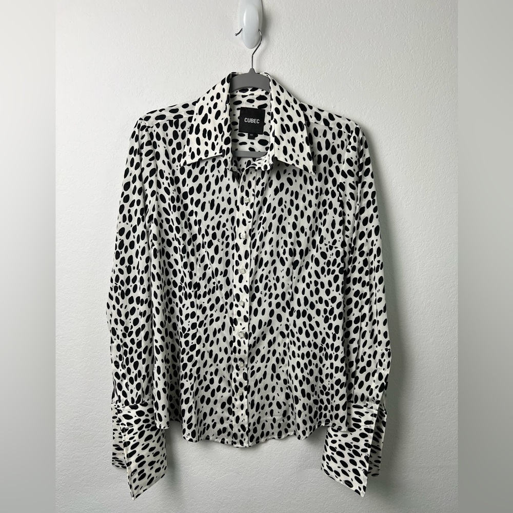 CUBEC Black & White Silk Spandex Blend Fitted Long Sleeve Office Evening Blouse